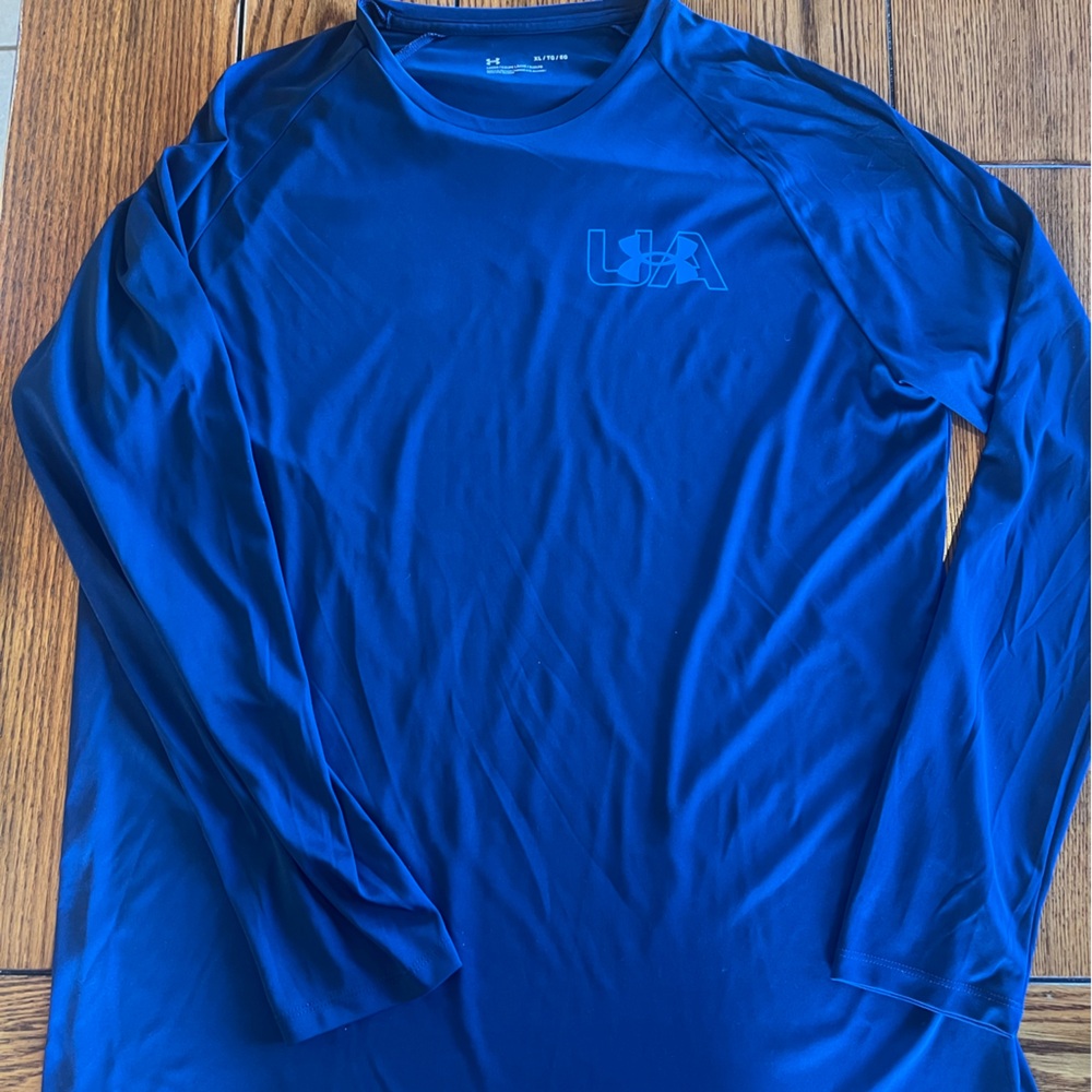 Men's XL Under Armour dark blue loose long sleeve top